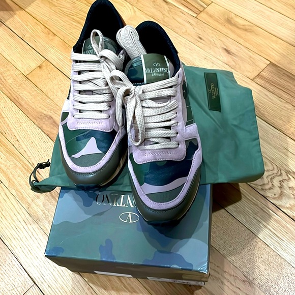 SOLD 

EU 39 Valentino pink and green camouflage sneakers - Picture 1 of 10